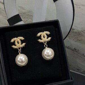 Chanel pearl drop earrings